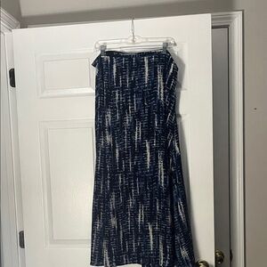 Elegant Navy Blue Patterned Skirt
